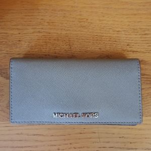 Michael Kors Wallet - gray saffiano